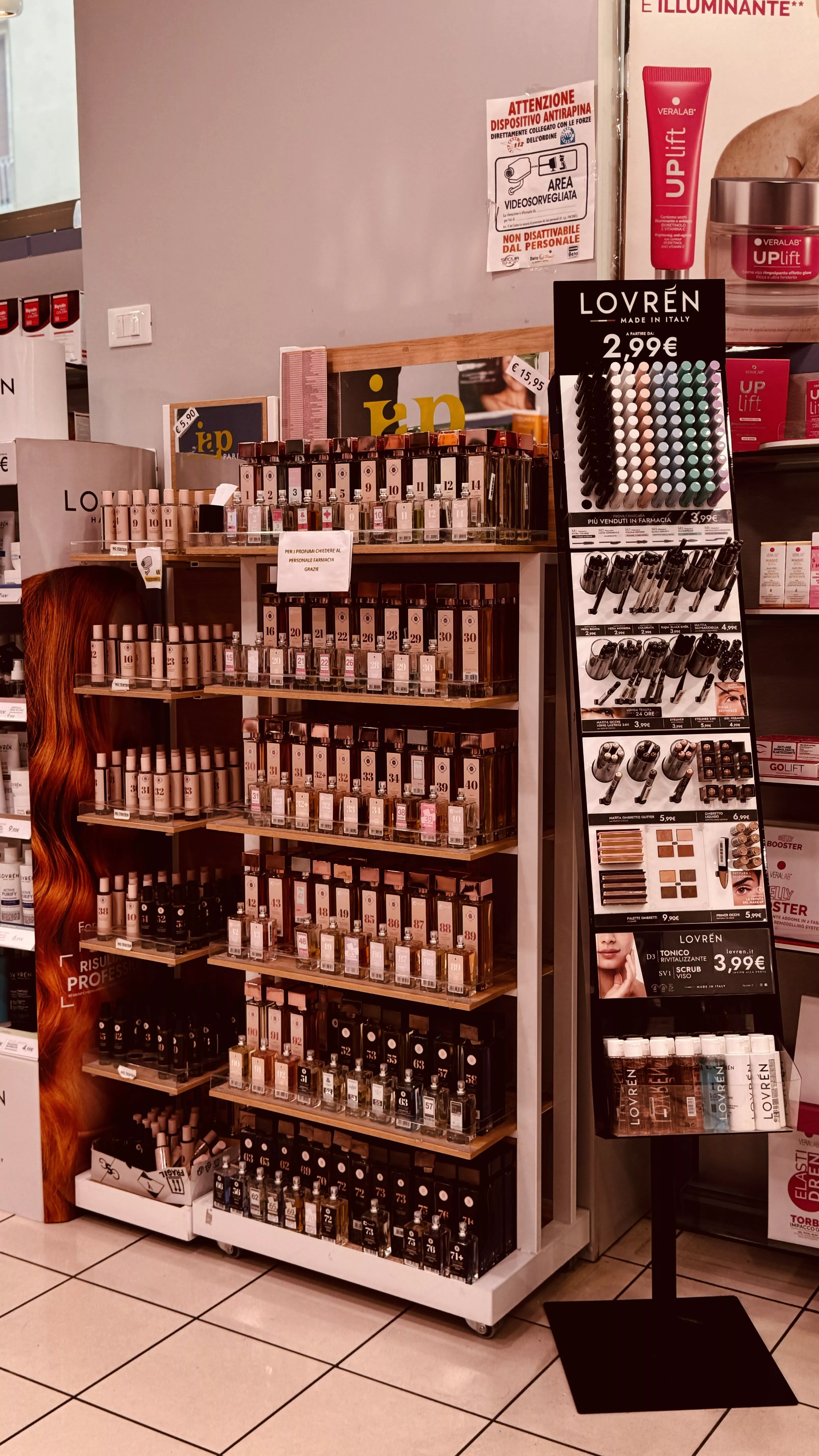 Prodotti in vendita all'interno della Farmacia Galeno Livorno